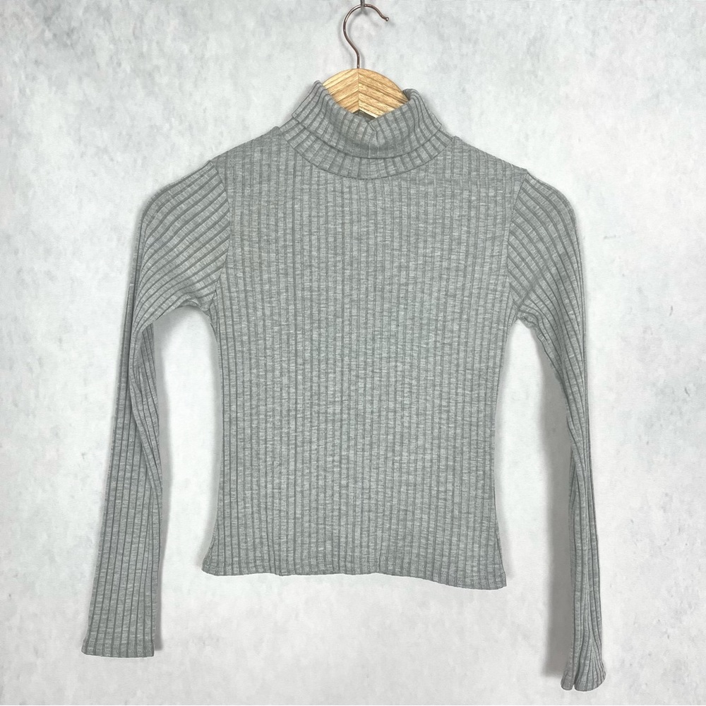 Light Grey turtle neck top cropped long sleeve sweater weather NWT Small size 4